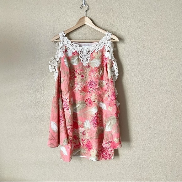 Dress the Population Dresses & Skirts - Dress the Population floral lace bell sleeve dress